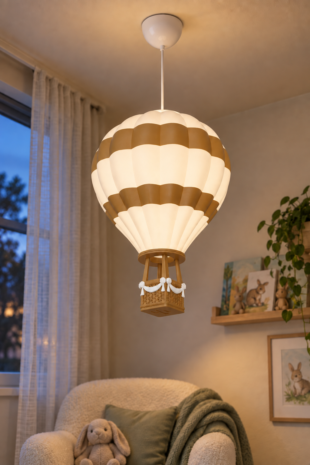 Kahverengi Sıcak Hava Balonu Avize akşam okuma köşesinde yanarken