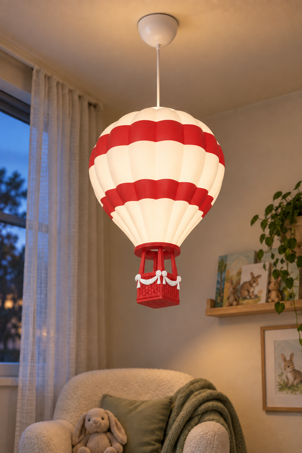 Kırmızı Sıcak Hava Balonu Avize akşam okuma köşesinde yanarken
